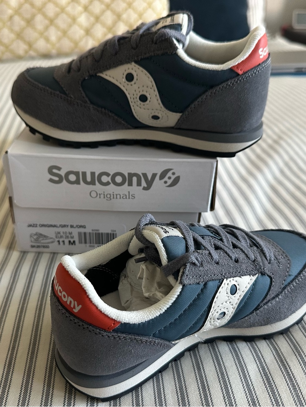 Saucony Kids Size 11 Gray, Blue & Red Low-Top Sneakers